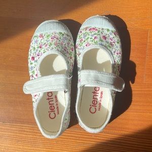 Cute floral Mary Jane shoes.